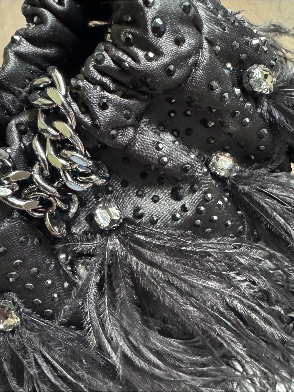STUNNING OLGA BERG LIVVY FEATHER AND SEQUIN SATIN EVENING BAG - Picture 3 of 3